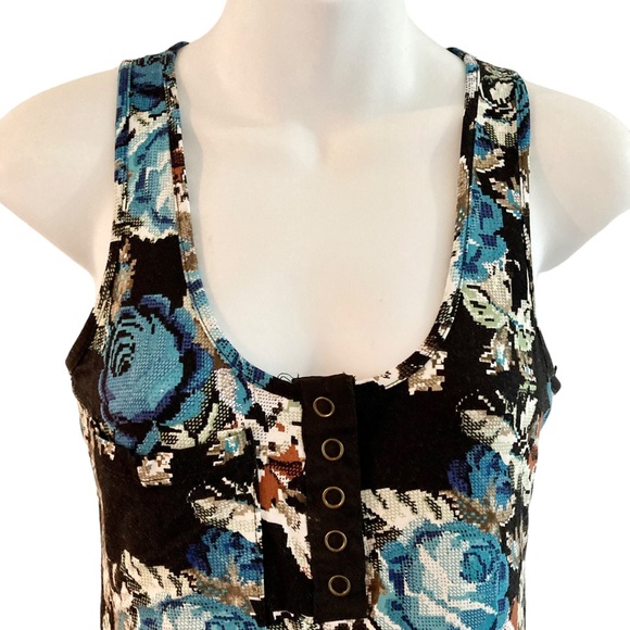 Urban Behaviour | Sleeveless Top - Picture 9 of 11